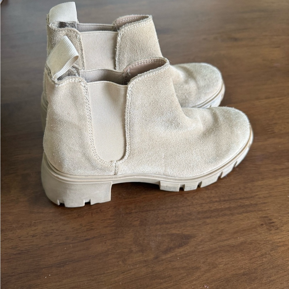 Steve Madden - Suede Chelsea Lug Sole Ankle Boots - Beige